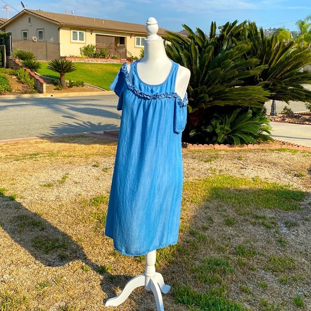 LC Lauren Conrad-BLUE DENIM MIDI DRESS  Shift XS OFF SHOULDER faux DENIM…